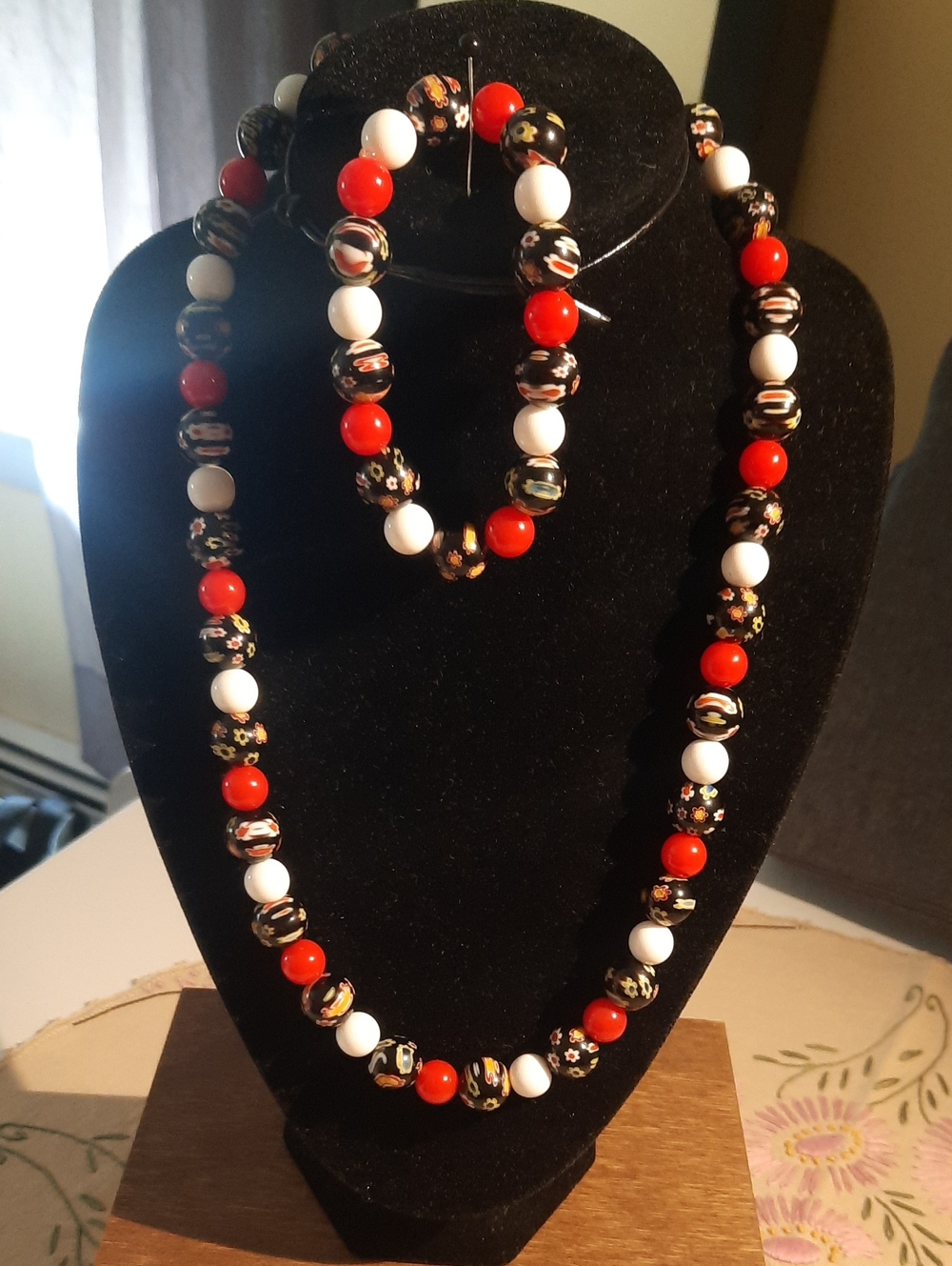Glass Floral And Solid Bead Necklace And Bracelet.
